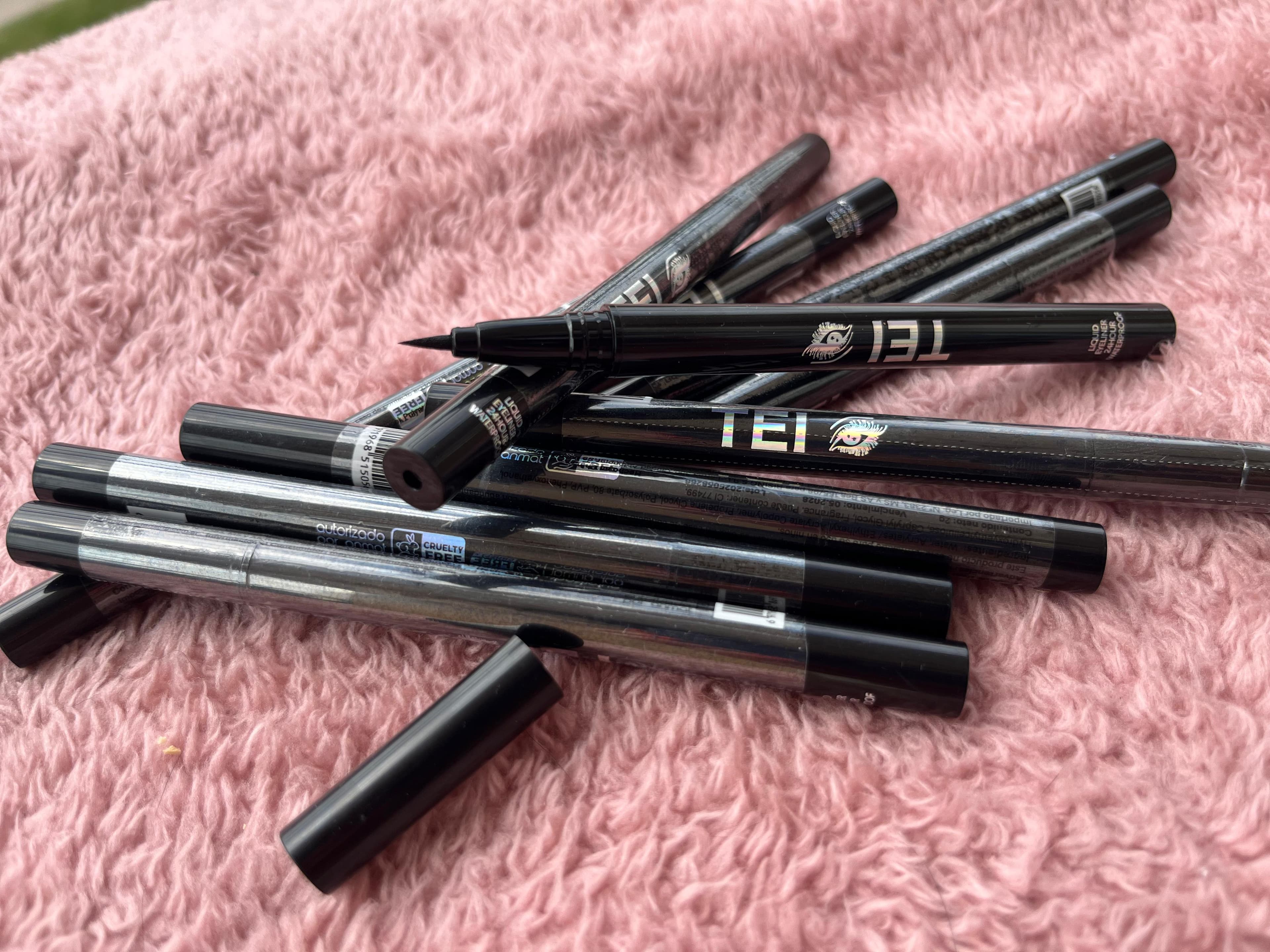 Delineador fibra negro 24hs🖤TEI🖤